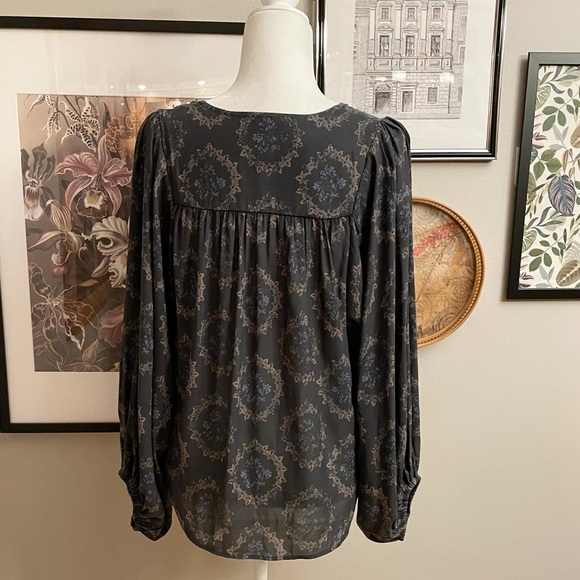 Free People Gray Cowling Around Printed Top - Picture 7 of 11